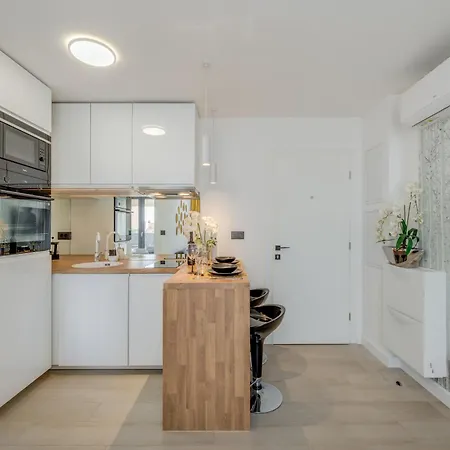 Panorama Coastal Haven بيت ضيافة سبليت