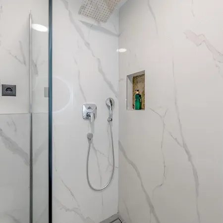 بيت ضيافة Panorama Coastal Haven سبليت