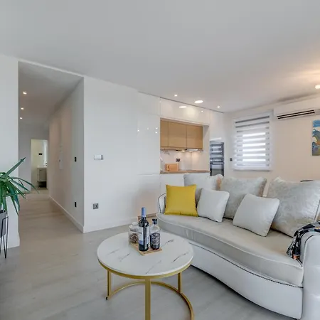 Panorama Coastal Haven بيت ضيافة سبليت
